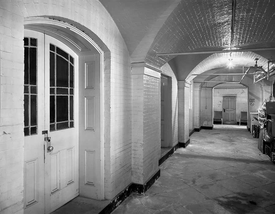 /product//basement-the-old-courthouse-1995/
