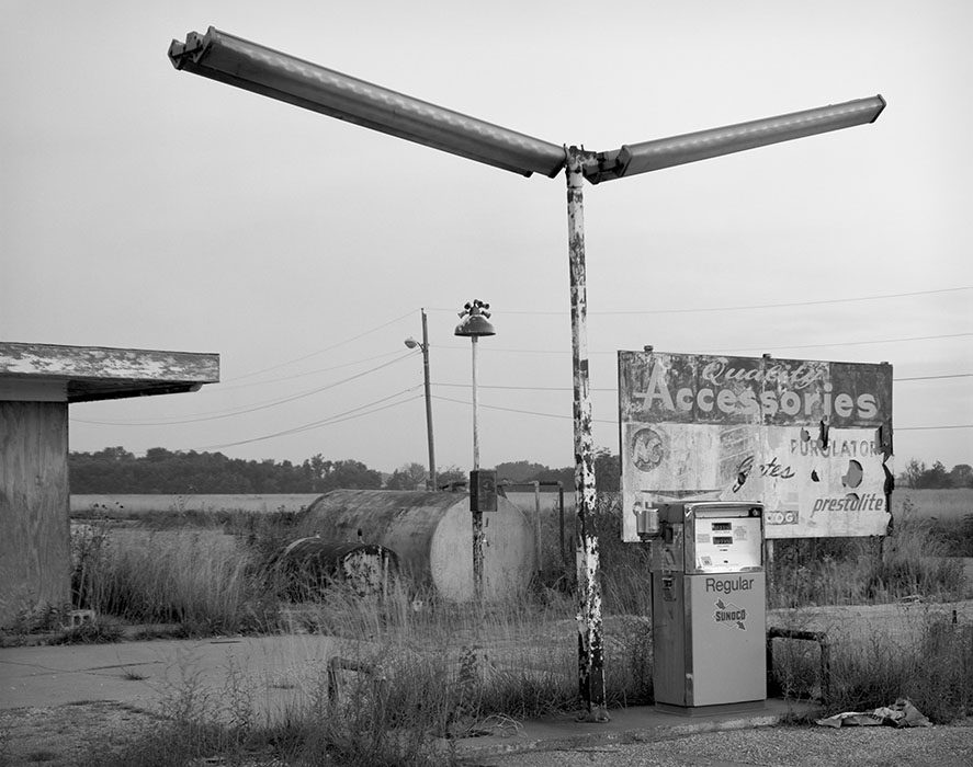 /product//abandonded-service-station-near-cahokia-mounds-state-park-collinsville-illinois-1991/