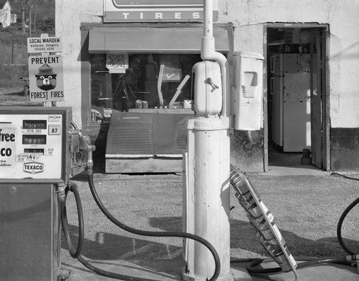 Leon's Gas Station, Makanda, Illinois, 1982