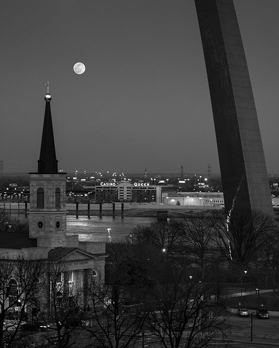 /product//moonrise-the-old-cathedral-and-the-arch-2020-2/