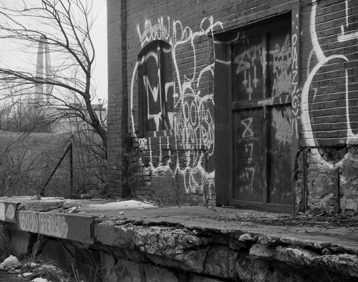 Abandoned Warehouse and the Arch, Laclede's Landing, 2022