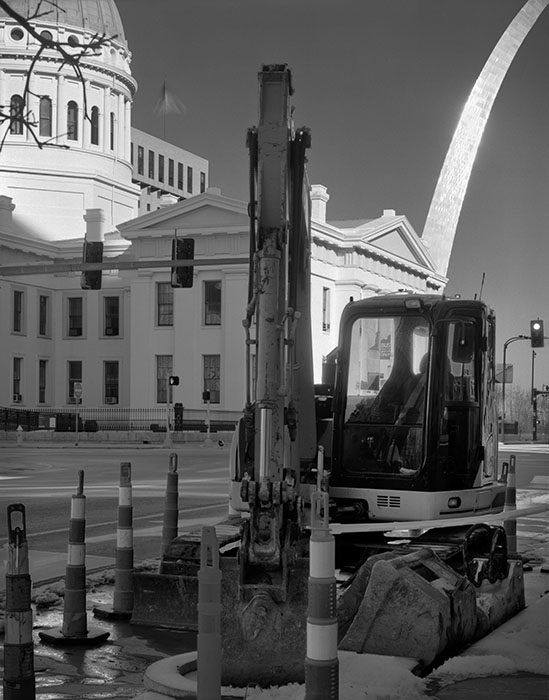 /product//street-repair-old-courthouse-and-the-arch-winter-2022/