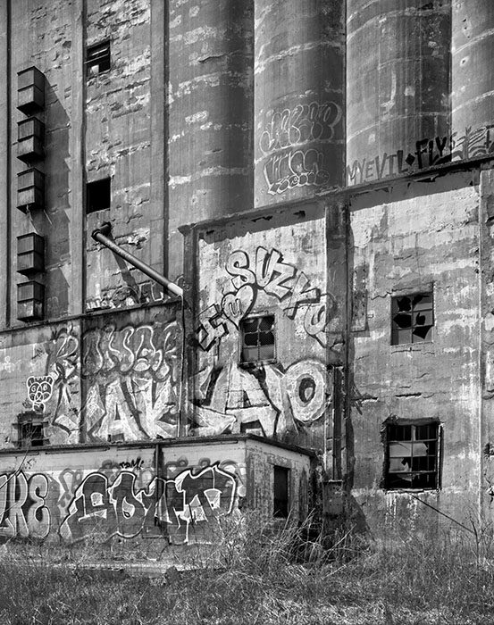 /product//abandoned-grain-elevator-graffiti-east-st-louis-illinois-2022/